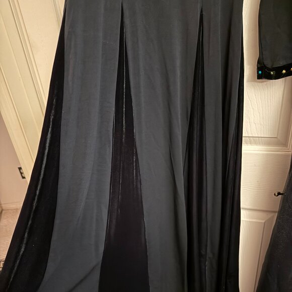 COSPLAY/HALLOWEEN  COSTUME WITH FLOOR LENGTH TULLE HOODED CAPE - Picture 11 of 13